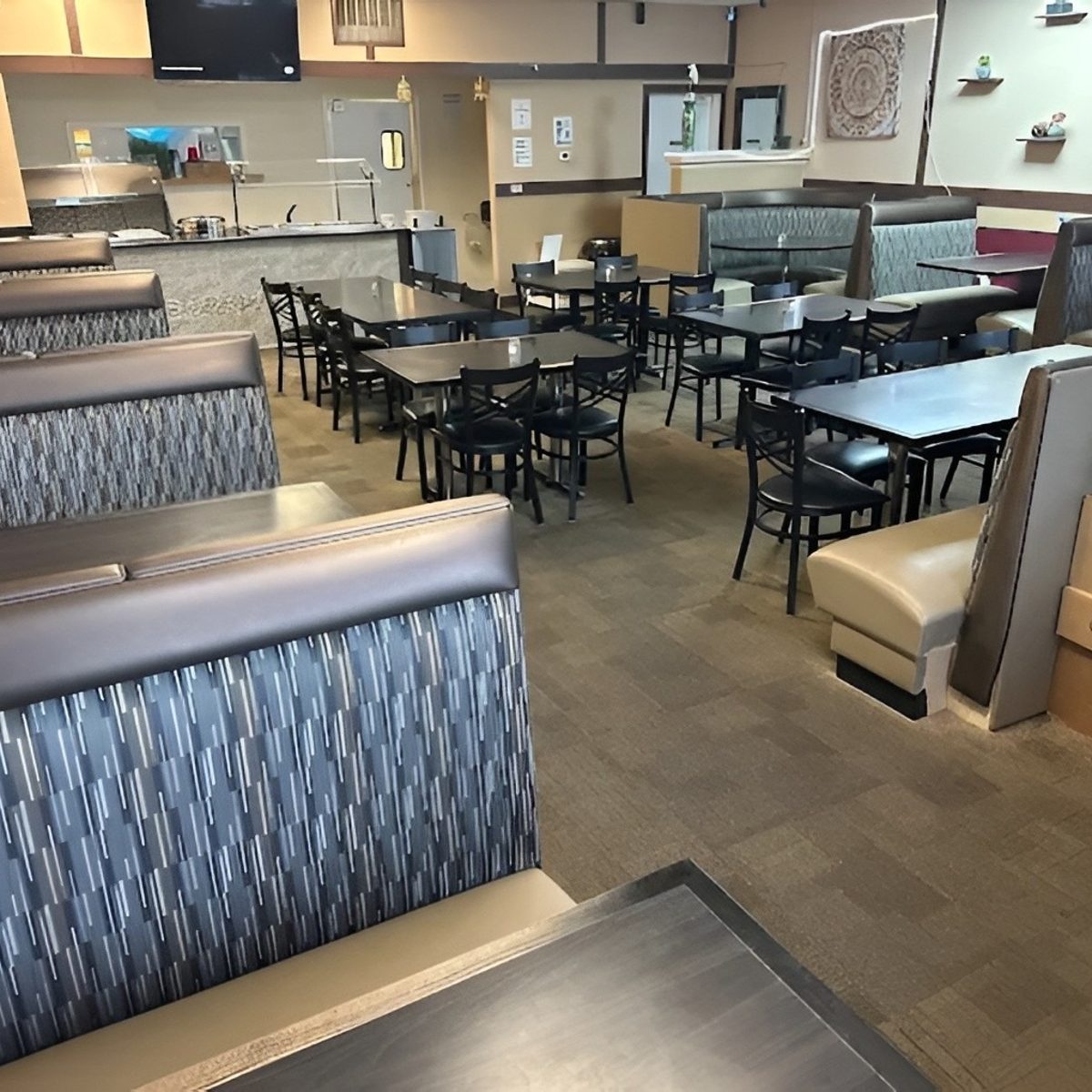 Relaxed Dining For Family And Friends